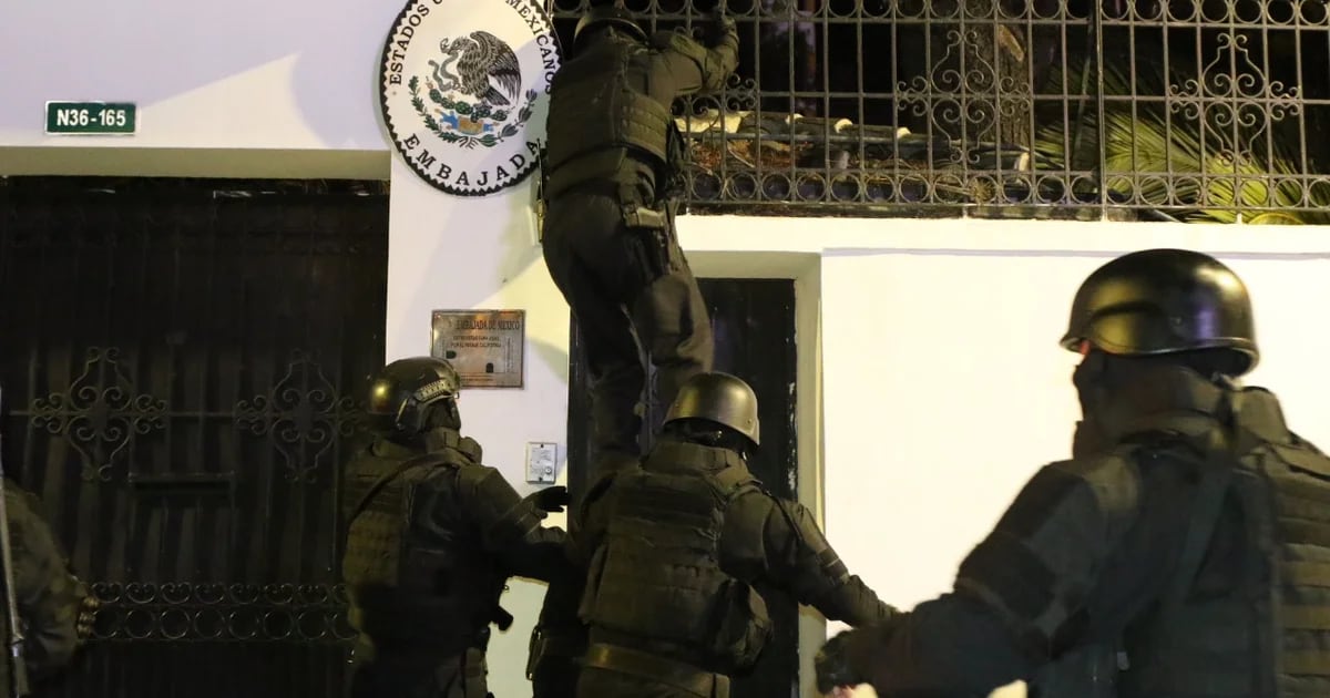 La Policía de Ecuador irrumpió en la embajada de México en Quito y detuvo al ex vicepresidente Jorge Glas