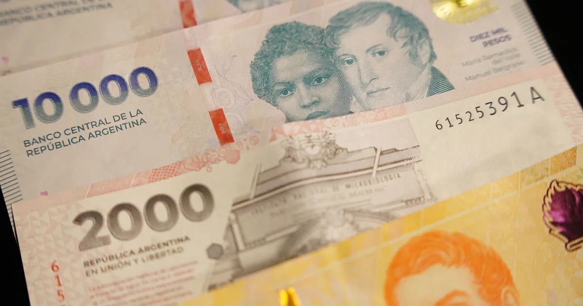 Los inversores esperan una inflación en mayo menor al 5% y hubo bajas en los bonos en pesos