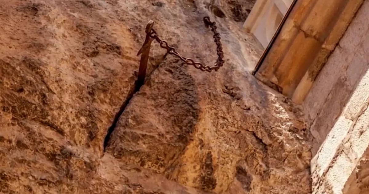 Desapareció una legendaria espada que llevaba 1.300 años encajada en una pared rocosa de Francia