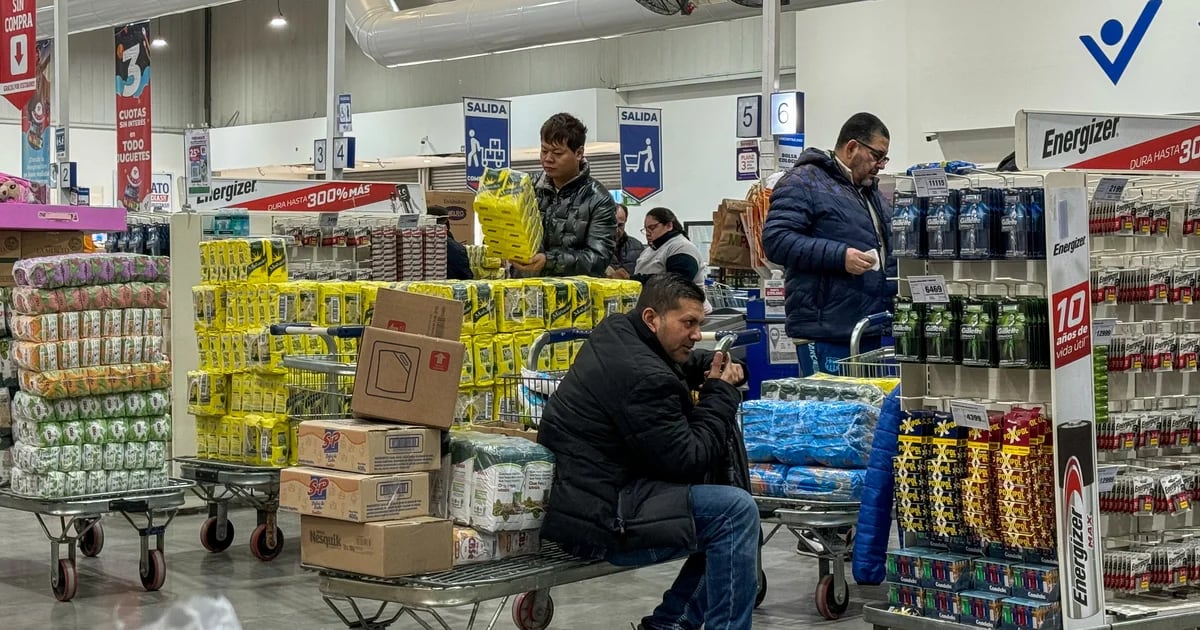 Inflación reprimida: cuánto más deben subir los precios atrasados y en qué sectores para llegar al equilibrio