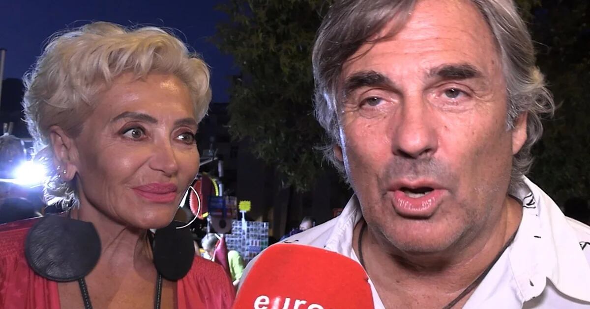 Hubertus Hohenlohe, acompañado de Simona Gandolfi, revela su papel en el cartel en la corrida nocturna de Marbella