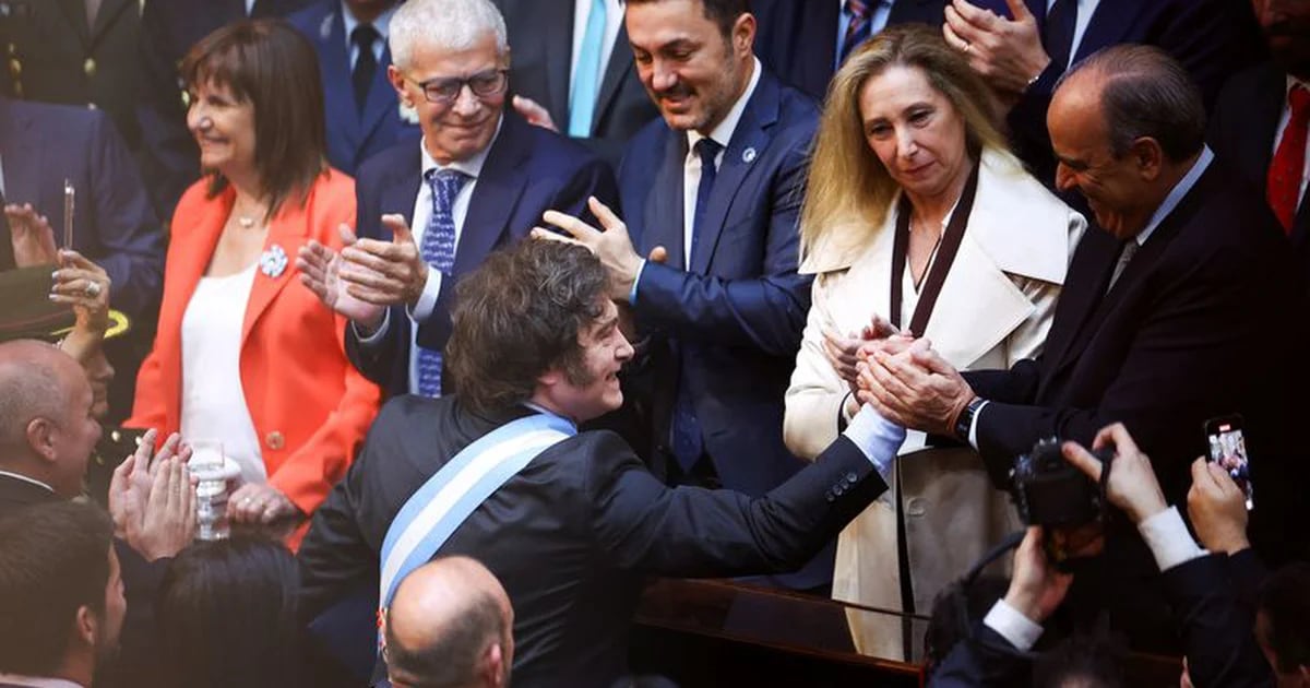 Mensaje de Milei para convencer a los mercados: la deuda será sostenible y el año que viene la economía crecerá 5%